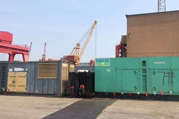 新吴发电机出租空气滤清器的清洁频率是多少？